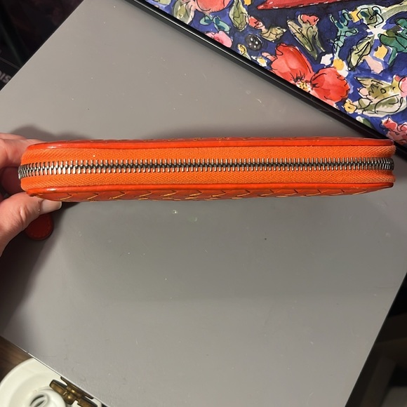Bottega Venetta Intrecciato Red Leather Zip Around Wallet - Picture 4 of 6
